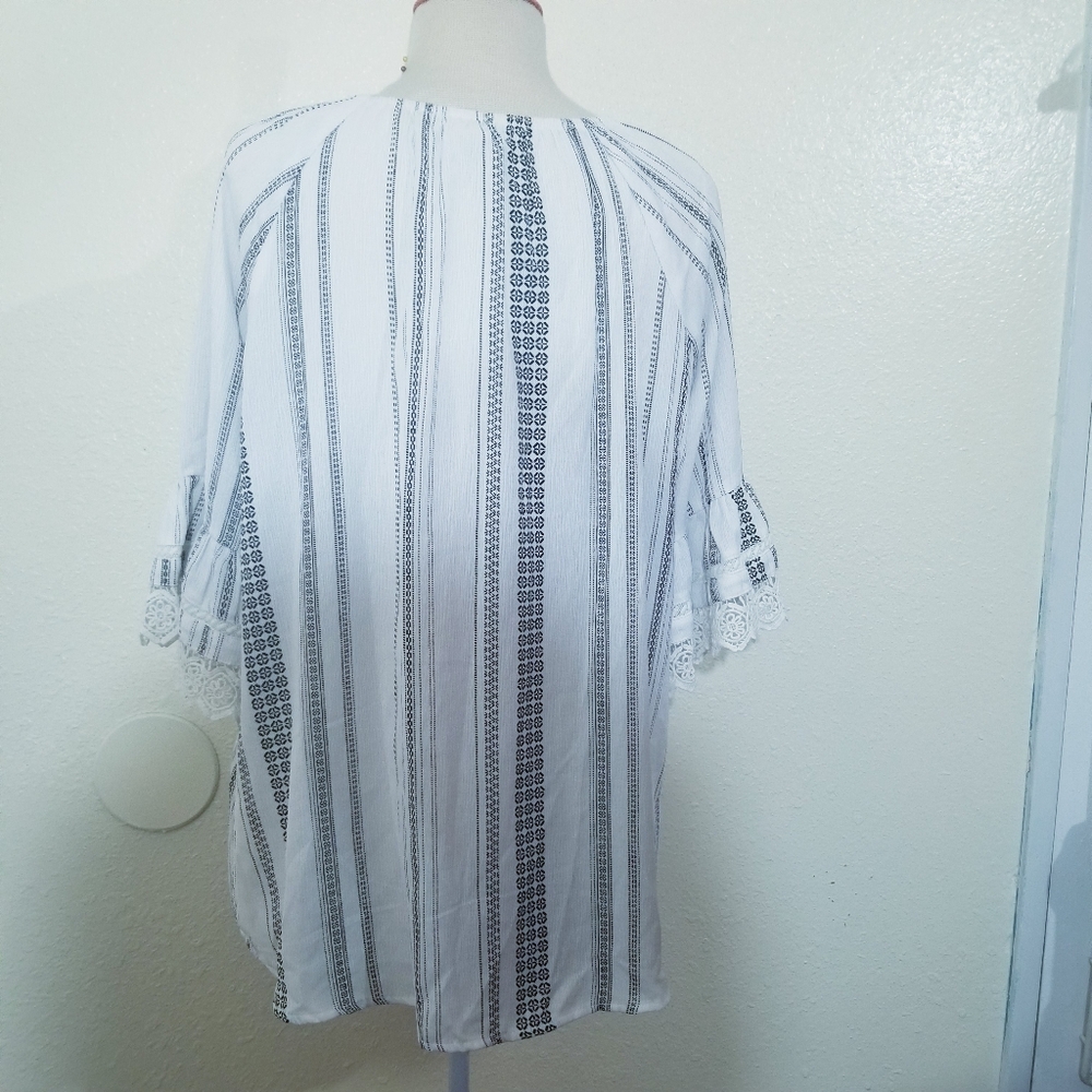 Plus Size cute top - Picture 3 of 11